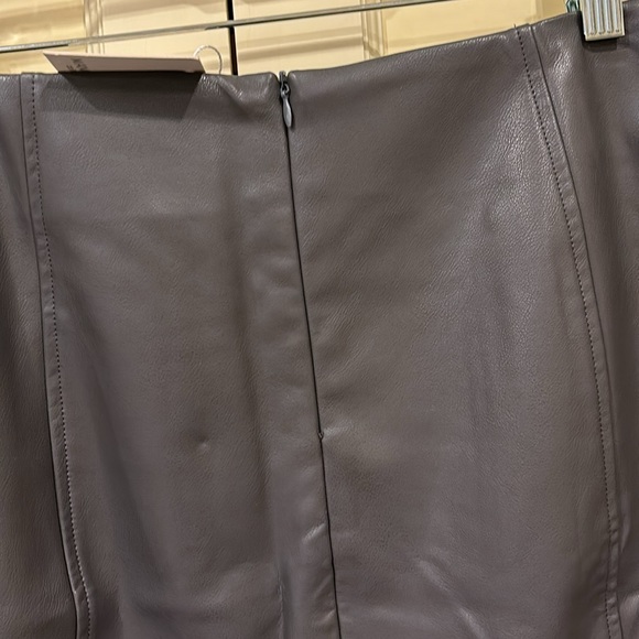 Mango Gray Faux Leather Mangopop Mini Skirt Size MediumNWT - Picture 4 of 8